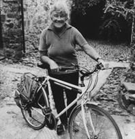 Dervla Murphy, una cicloviaggiatrice irlandese di 85 anni che dall'Europa ha raggiunto India, Africa,Cina,  Cuba, Siberia...