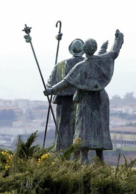 monumento ai pellegrini con Santiago in vista dal monte Gozo 